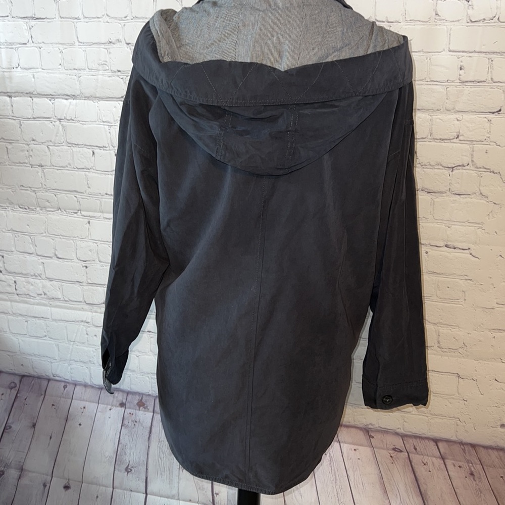 XSMALL/SMALL Trench coat. Gray like new. Fabric feels velvety. Exc condition - Picture 4 of 6